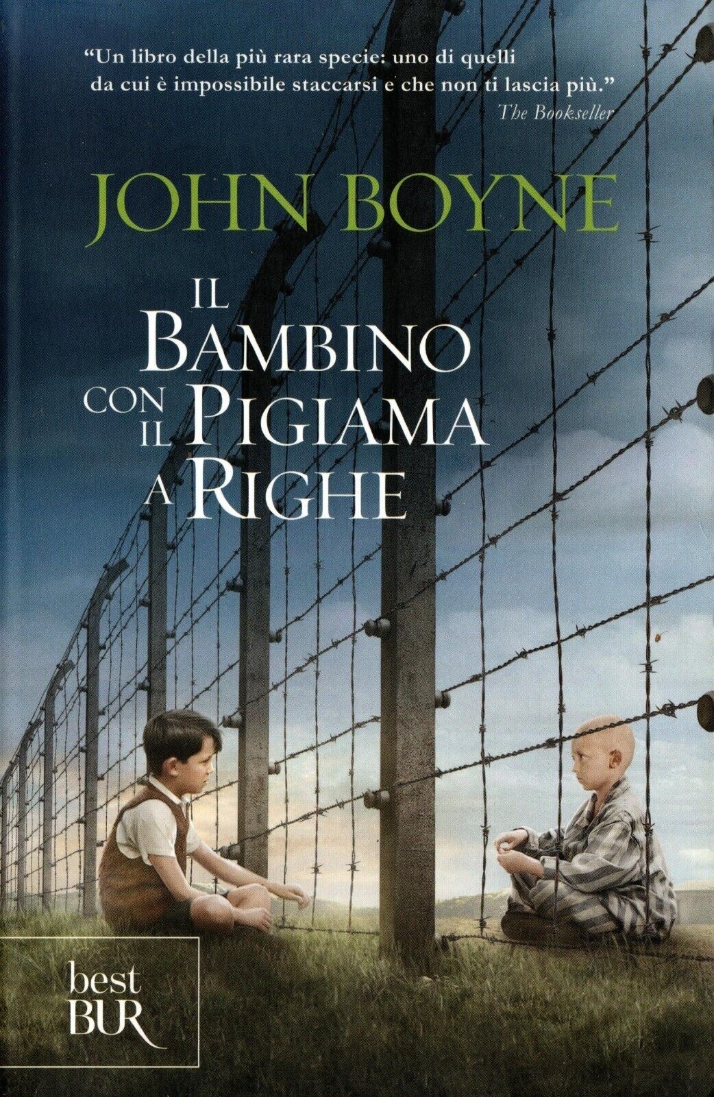 Il bambino con il pigiama a righe